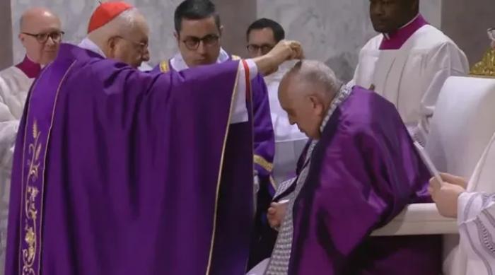 A vida não é um teatro, a quaresma nos convida a descer do palco do fingimento, afirma Papa Francisco