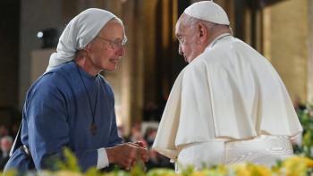 Em Bruxelas, Papa pede que a Igreja se torne serva de todos, sem subjugar ninguém