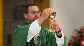 Doze regras de ouro para se portar bem durante a missa